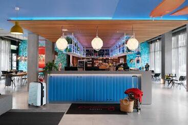 هتل Moxy Sophia Antipolis