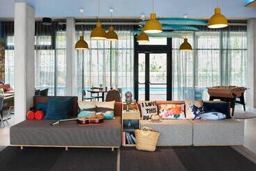 هتل Moxy Sophia Antipolis