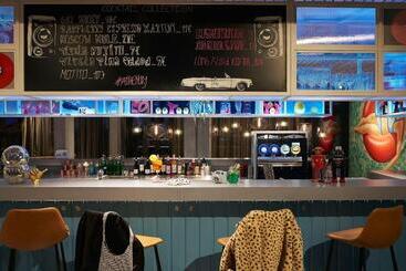 هتل Moxy Sophia Antipolis