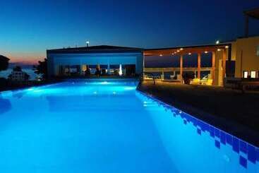 هتل Yria Beach