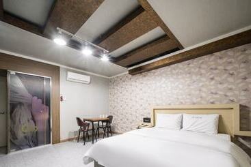 מוטל Gumi Wonpyeongdong Q9