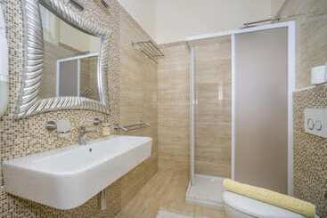 پانسیون Apartments And Rooms Villa Rossella 2