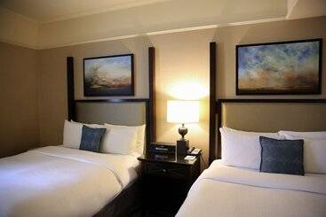 هتل The Fairmont Palliser Gold Experience