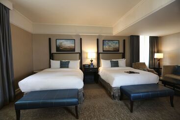 هتل The Fairmont Palliser Gold Experience