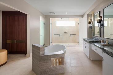 هتل The St. Regis Bermuda Resort