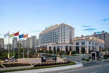 هتل Wyndham Zhangshu