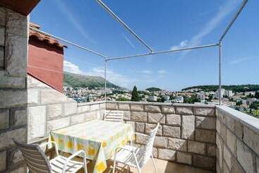 پانسیون Guest House Misita
