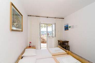 پانسیون Guest House Misita