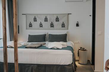 هتل آپارتمان Pignolia Suites   Adults Only