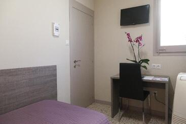 Hostal Fonda Montserrat