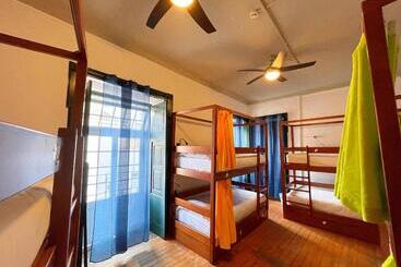 هتل Algarve Hostel