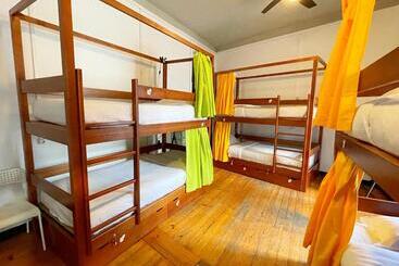 هتل Algarve Hostel