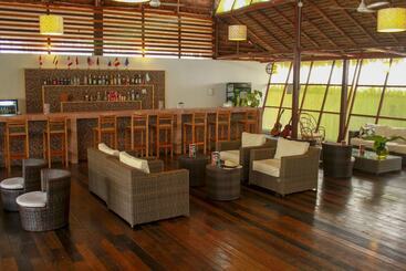 هتل Heliconia Amazon River Lodge