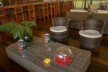 هتل Heliconia Amazon River Lodge