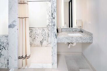 هتل Hilton Club West 57th Street New York