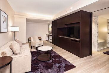 هتل Hilton Club West 57th Street New York