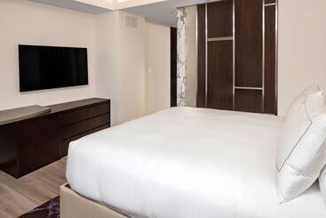 هتل Hilton Club West 57th Street New York