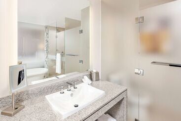 هتل Hilton Club West 57th Street New York