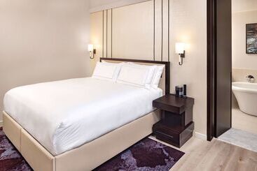هتل Hilton Club West 57th Street New York