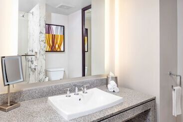 هتل Hilton Club West 57th Street New York
