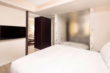 هتل Hilton Club West 57th Street New York