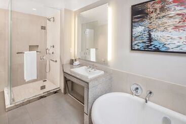 هتل Hilton Club West 57th Street New York