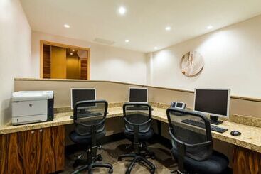 هتل Hilton Club West 57th Street New York