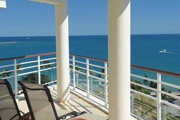 هتل Hilton Noumea La Promenade Residences