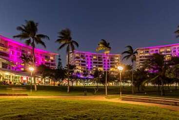 هتل Hilton Noumea La Promenade Residences