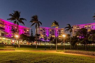 هتل Hilton Noumea La Promenade Residences