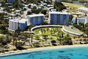 هتل Hilton Noumea La Promenade Residences