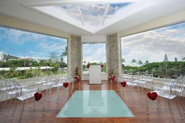 هتل Hilton Noumea La Promenade Residences