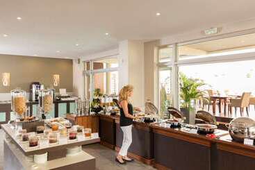 هتل Hilton Noumea La Promenade Residences