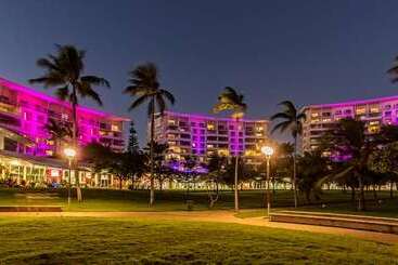 هتل Hilton Noumea La Promenade Residences