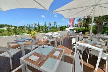 هتل Hilton Noumea La Promenade Residences
