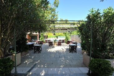 هتل Hôtel Le Relais De Trans