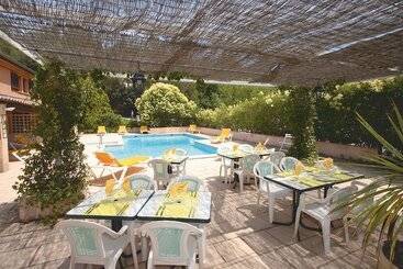هتل Hôtel Le Relais De Trans