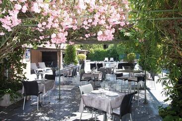 هتل Hôtel Le Relais De Trans