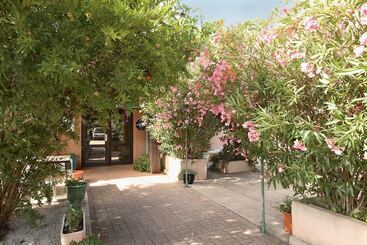 هتل Hôtel Le Relais De Trans