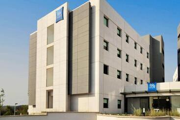 هتل Ibis Budget Girona Costa Brava