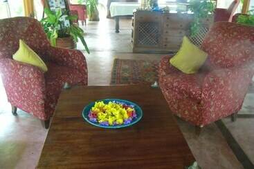 هتل Kinasi Lodge