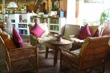 هتل Kinasi Lodge