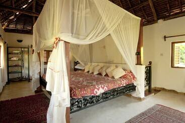 هتل Kinasi Lodge