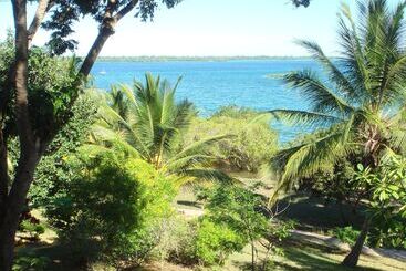 هتل Kinasi Lodge