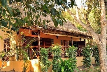 هتل Kinasi Lodge