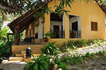 هتل Kinasi Lodge