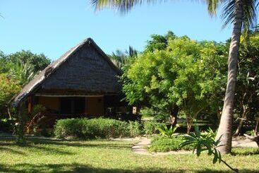 هتل Kinasi Lodge
