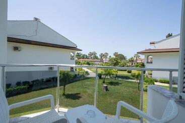هتل Lykia Botanika Beach & Fun Club