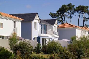 هتل Madame Vacances Les Maisons De Fontenelles