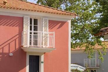 هتل Madame Vacances Les Maisons De Fontenelles